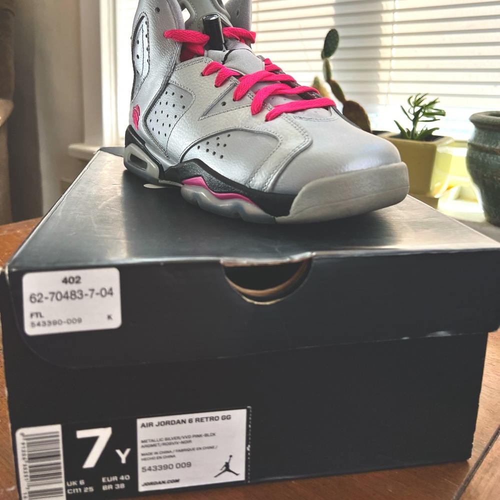 Air Jordan Retro 6 “Valentine’s Day”